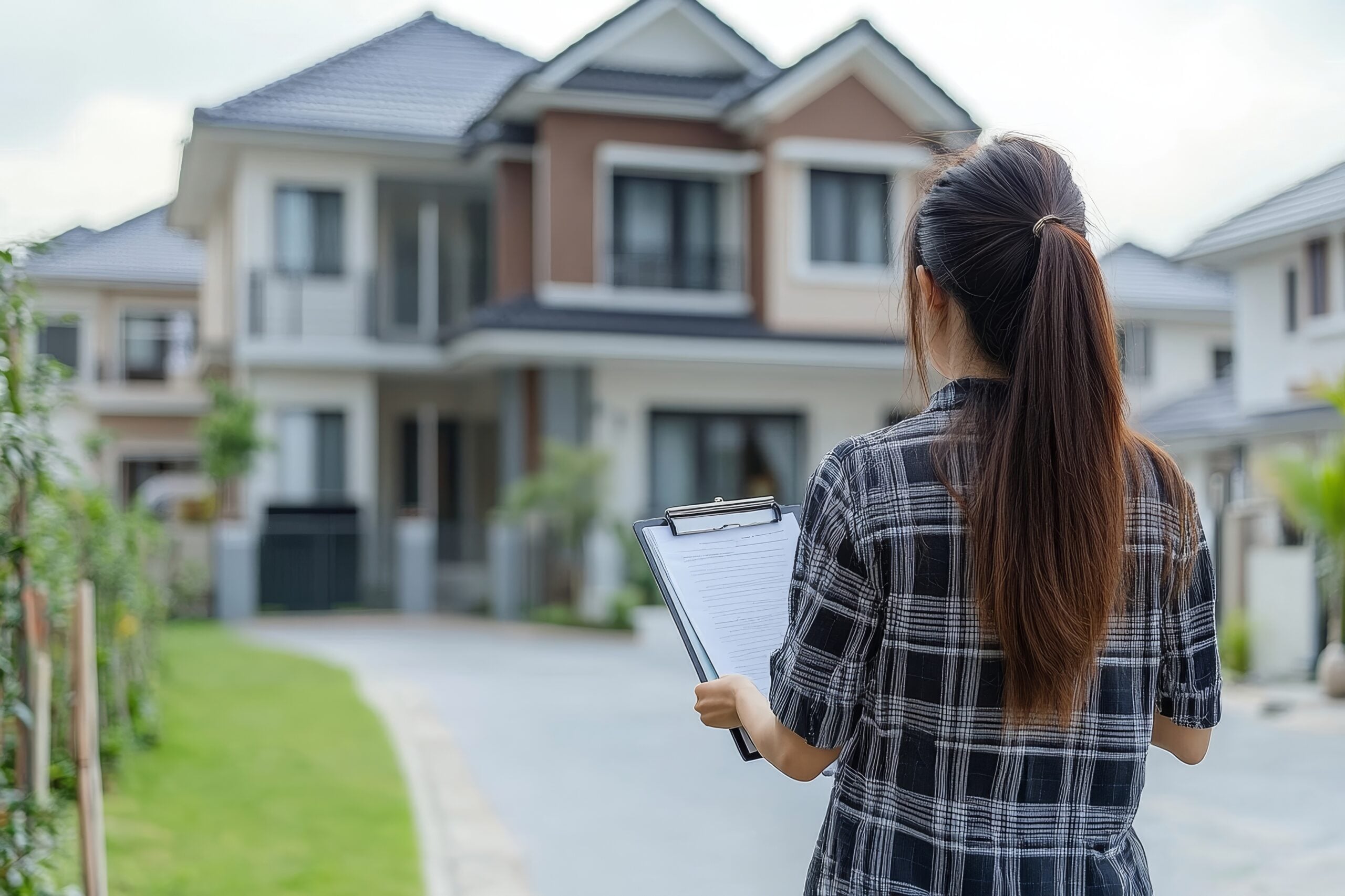 Choosing a Roofing Contractor: 10 Questions to Ask Before Signing